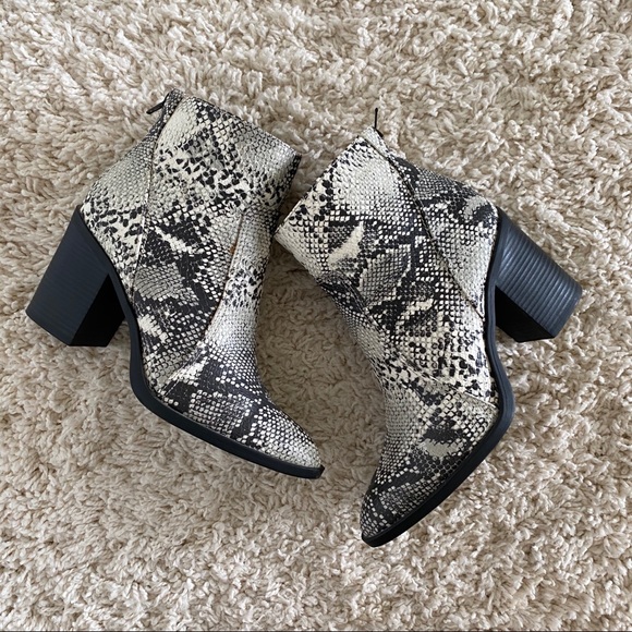 SOLD❌Qupid Block Heel Snakeskin Print Booties - Picture 2 of 8